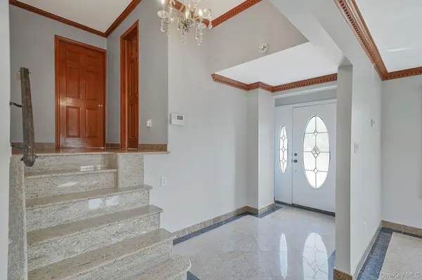 1072 Hicksville RD, Seaford, NY 11783
