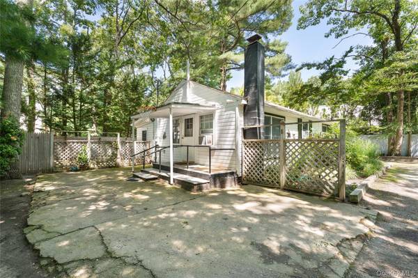 141 W Neck RD, Southampton, NY 11968