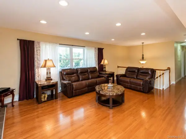 10 Roe CIR, Monroe, NY 10950
