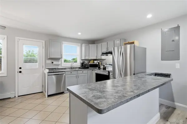 24 Peters DR, Shirley, NY 11967
