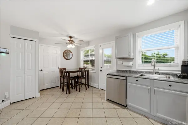 24 Peters DR, Shirley, NY 11967