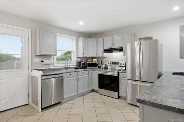 24 Peters DR, Shirley, NY 11967