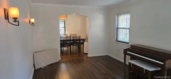 20962 Whitehall TER, Queens Village, NY 11427