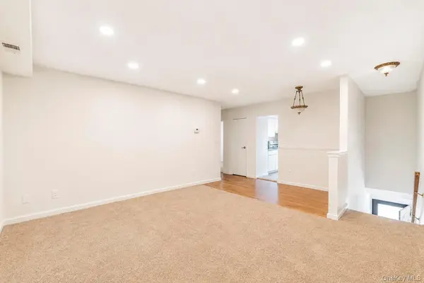8 Sycamore CT #8, Selden, NY 11784