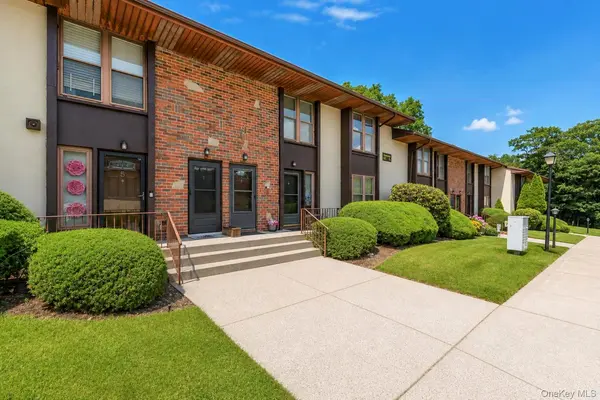 8 Sycamore CT #8, Selden, NY 11784
