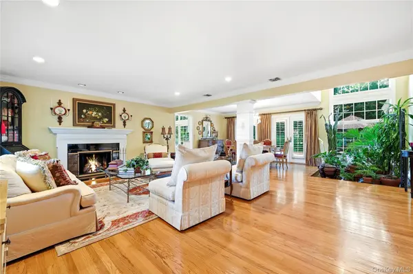 130 Fairview RD, Massapequa, NY 11758