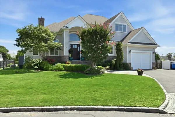 11 Angelica CT, West Babylon, NY 11704
