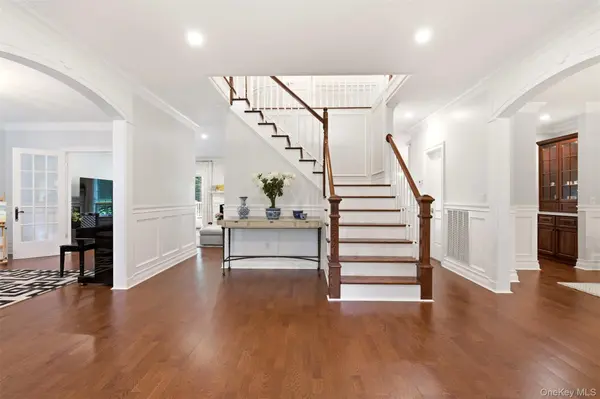 14 Dupont CT, Dix Hills, NY 11746