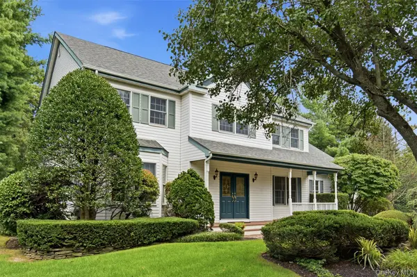 14 Dupont CT, Dix Hills, NY 11746