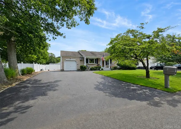 12 Walnut ST, Centereach, NY 11720