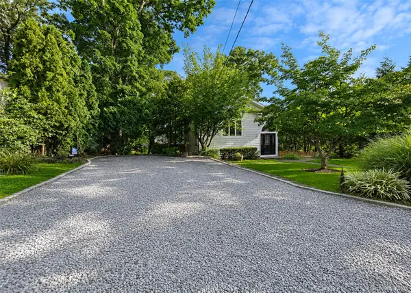 94 Newton BLVD, Ronkonkoma, NY 11779