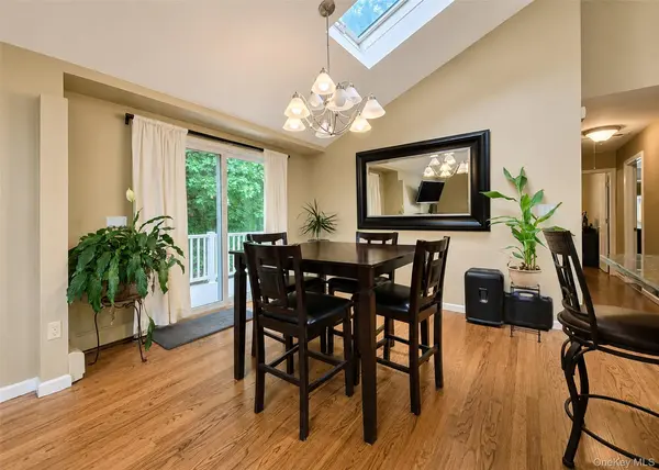 94 Newton BLVD, Ronkonkoma, NY 11779