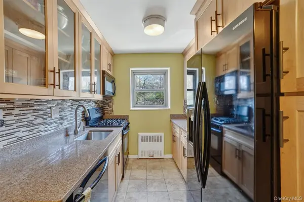 222 N Broadway #3D, Yonkers, NY 10701