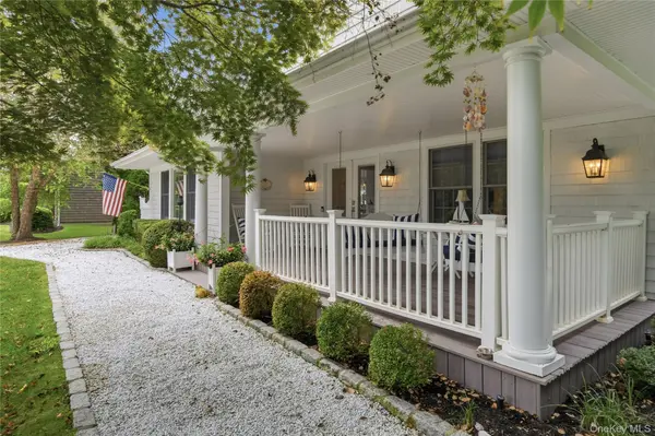 5 Juniper LN, Southampton, NY 11968