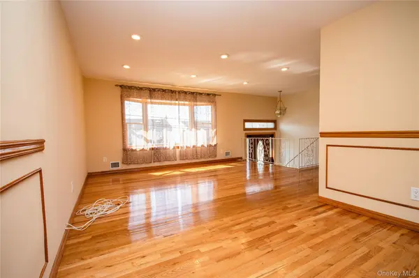 3039 Clubhouse RD, Merrick, NY 11566