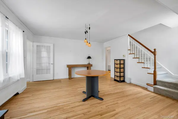 22 Harbor RD, Port Washington, NY 11050