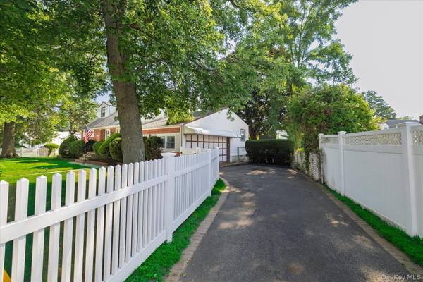 1582 Bellmore RD, Bellmore, NY 11710