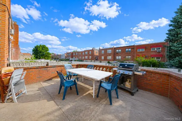 63-16 76th ST, Middle Village, NY 11379