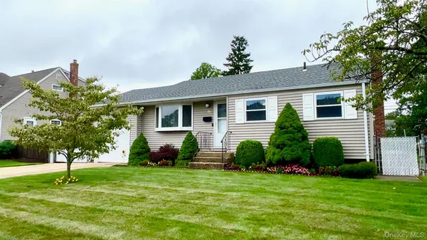 23 Franklin ST, Islip, NY 11751