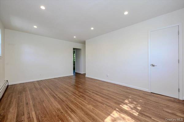 2 N Lewis PL #1.4B, Rockville Centre, NY 11570