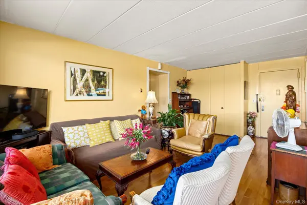 9229 Queens BLVD #6F, Rego Park, NY 11374