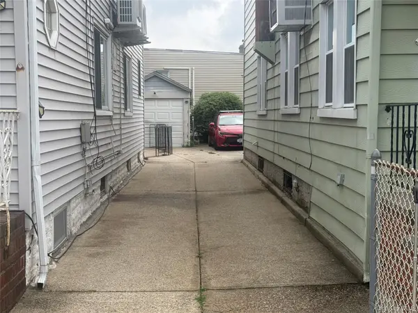202-16 33rd AVE, Bayside, NY 11361