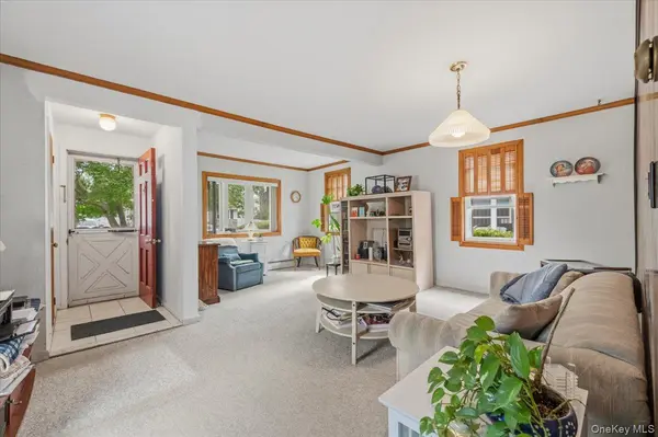 1915 Carroll AVE, Merrick, NY 11566