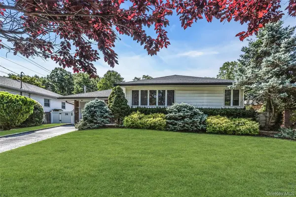 24 Lewis LN, Port Washington, NY 11050