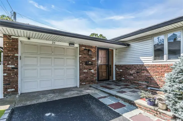 24 Lewis LN, Port Washington, NY 11050