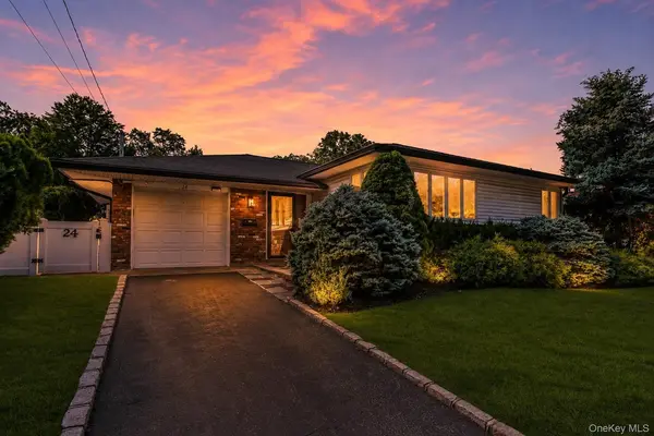 24 Lewis LN, Port Washington, NY 11050