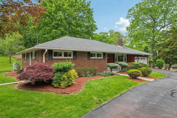 57 Edgewood DR, Central Valley, NY 10917