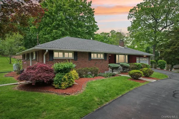 57 Edgewood DR, Central Valley, NY 10917