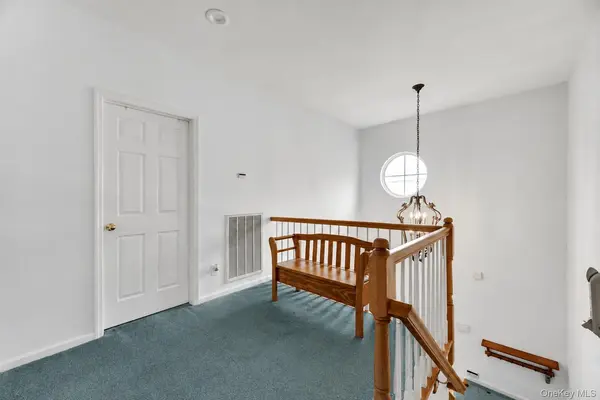 533 Highland CT, Moriches, NY 11955