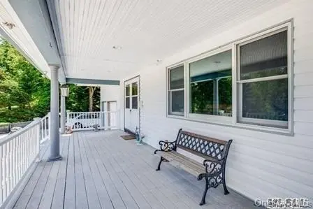 31 Bevin RD, Northport, NY 11768