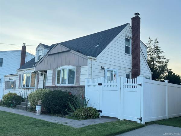 27 Edward ST, Bethpage, NY 11714