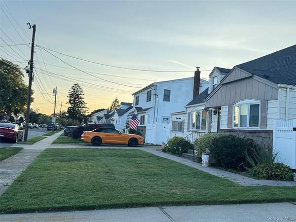 27 Edward ST, Bethpage, NY 11714