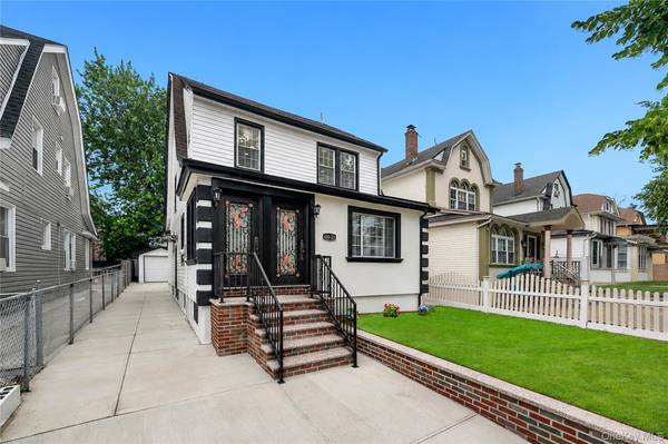 100-33 205th ST, Hollis, NY 11423