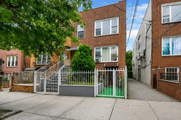 952 E 217th ST, Bronx, NY 10469