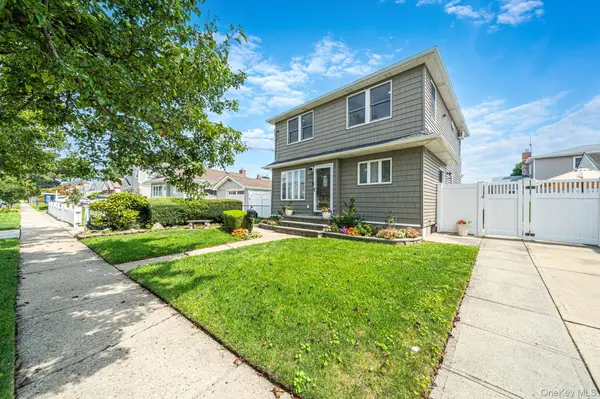 110 Bert AVE, Westbury, NY 11590