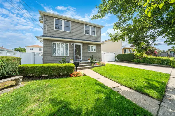 110 Bert AVE, Westbury, NY 11590