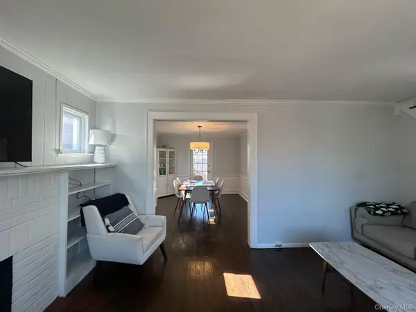 17 Cottonwood RD, Port Washington, NY 11050