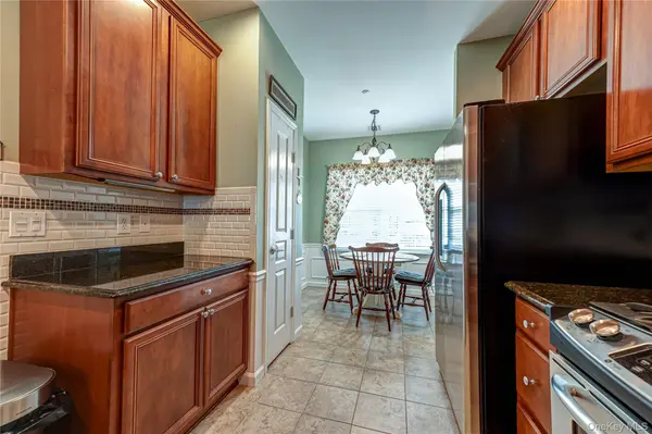 169 Southampton DR, Massapequa, NY 11758