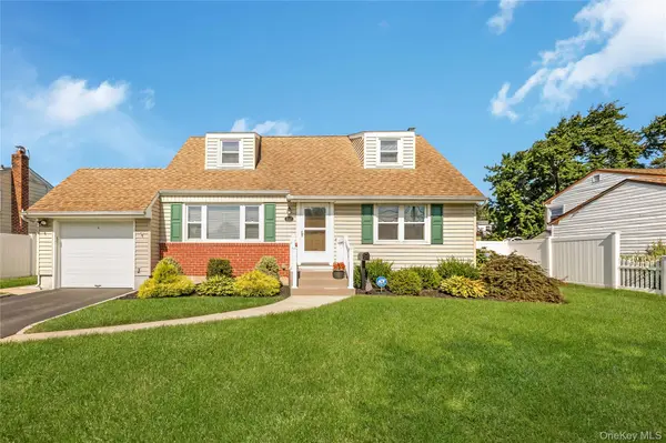 117 Midwood AVE, Farmingdale, NY 11735