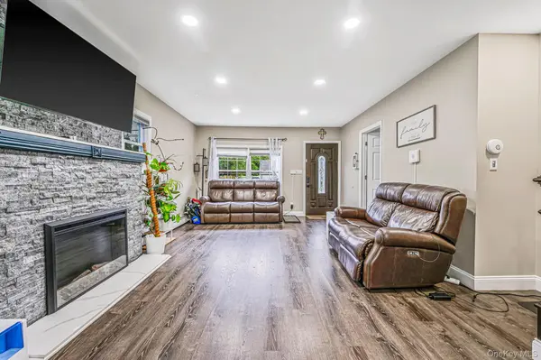 1325 Ackerson BLVD, Bay Shore, NY 11706