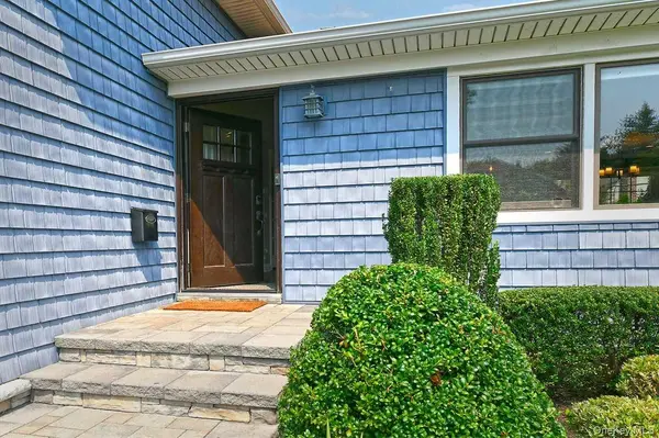1815 Andrea RD, East Meadow, NY 11554