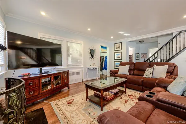 48 W 3rd ST, Freeport, NY 11520