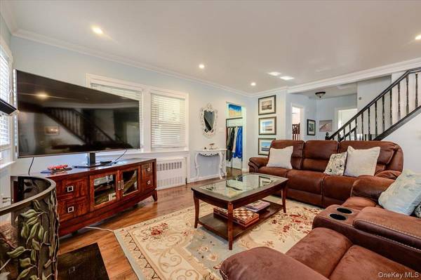 48 W 3rd ST, Freeport, NY 11520