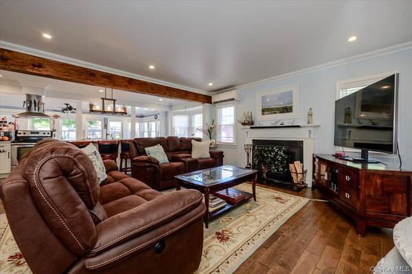 48 W 3rd ST, Freeport, NY 11520