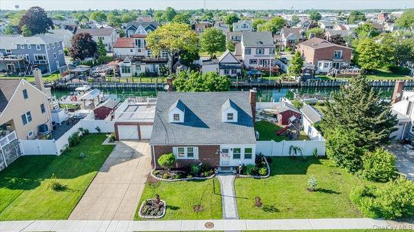 48 W 3rd ST, Freeport, NY 11520