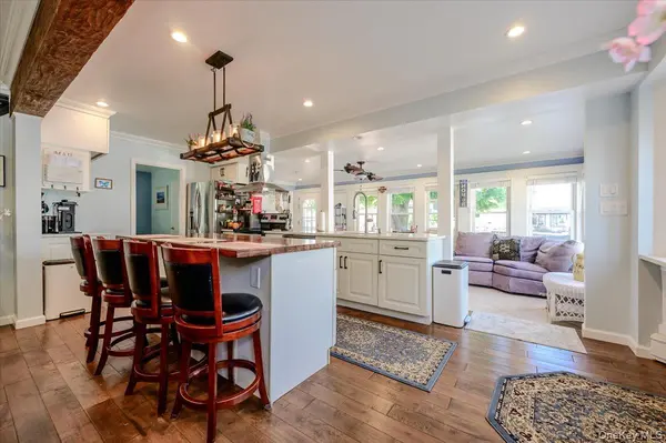 48 W 3rd ST, Freeport, NY 11520
